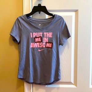 Nike girl medium tee shirt